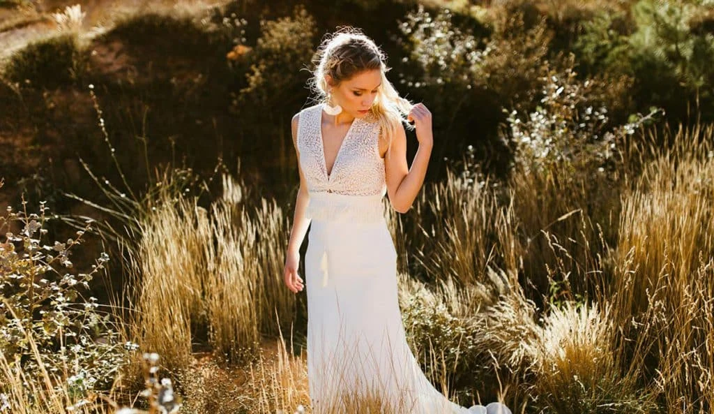 Jeune mariée portant une robe créée par Camille Recolin